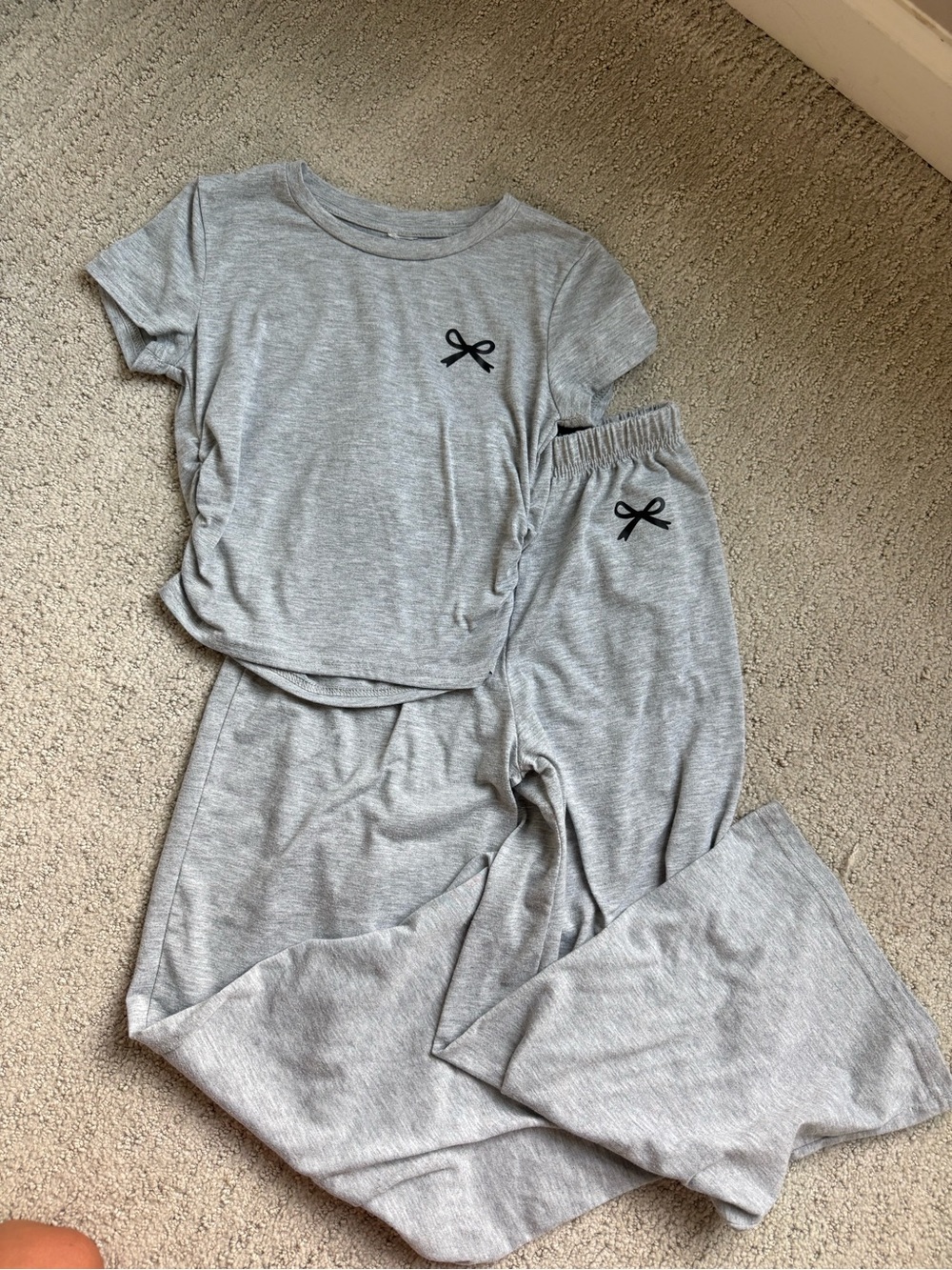 SHEIN Light Gray Kids Pajama Set with Black Bow Accent